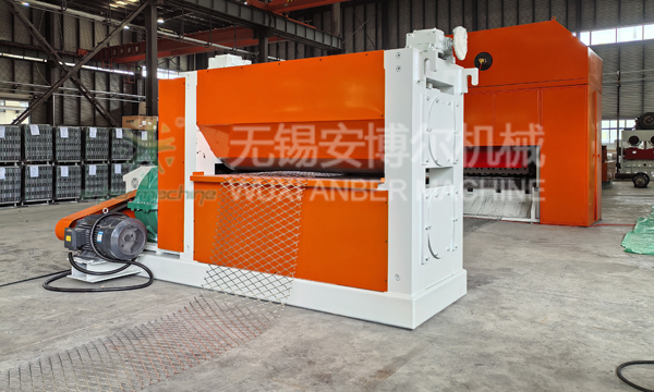 Facade mesh making machine
