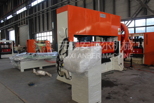 Expanded metal making machine